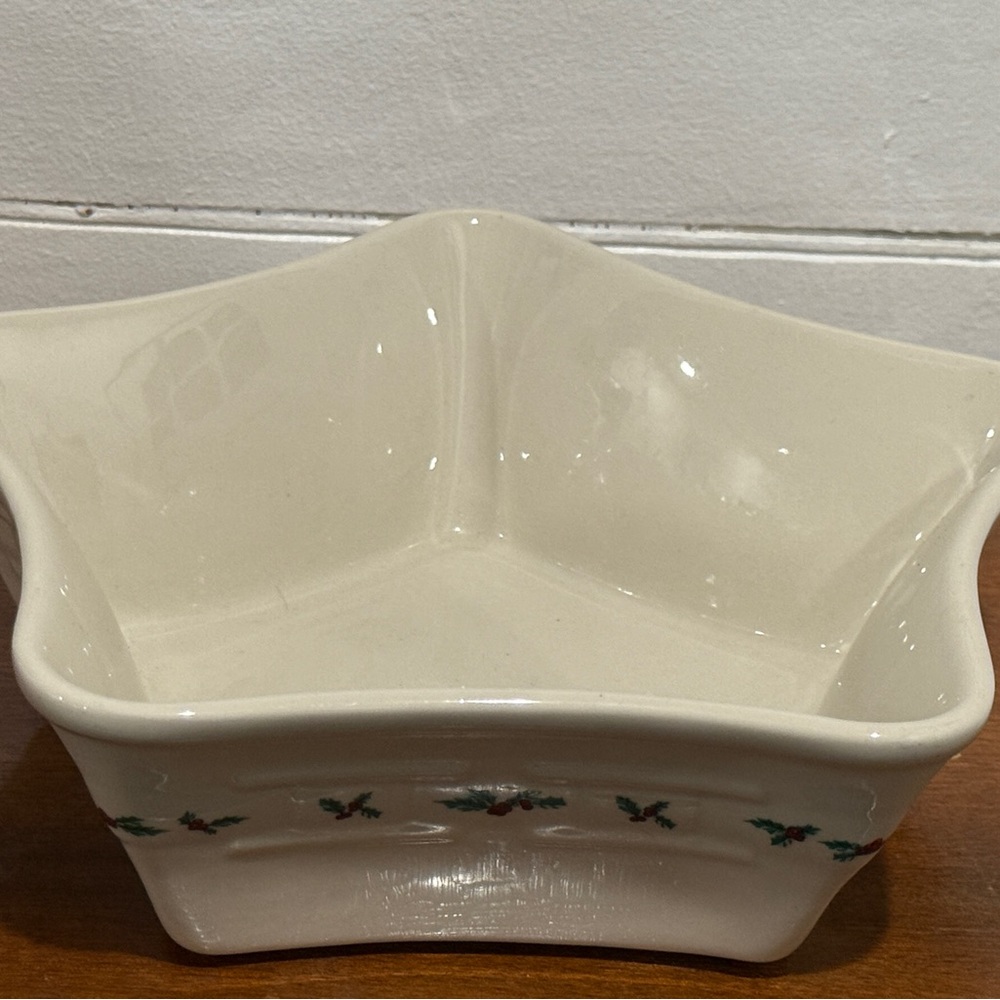 Longaberger Pottery Woven Traditions Holly Star Shaped Baking Dish #30952